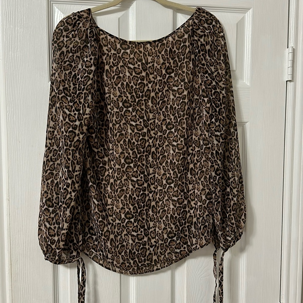 White House Black Market WHBM Cream & Black Leopard Print Long Sleeve Top Sz 4
